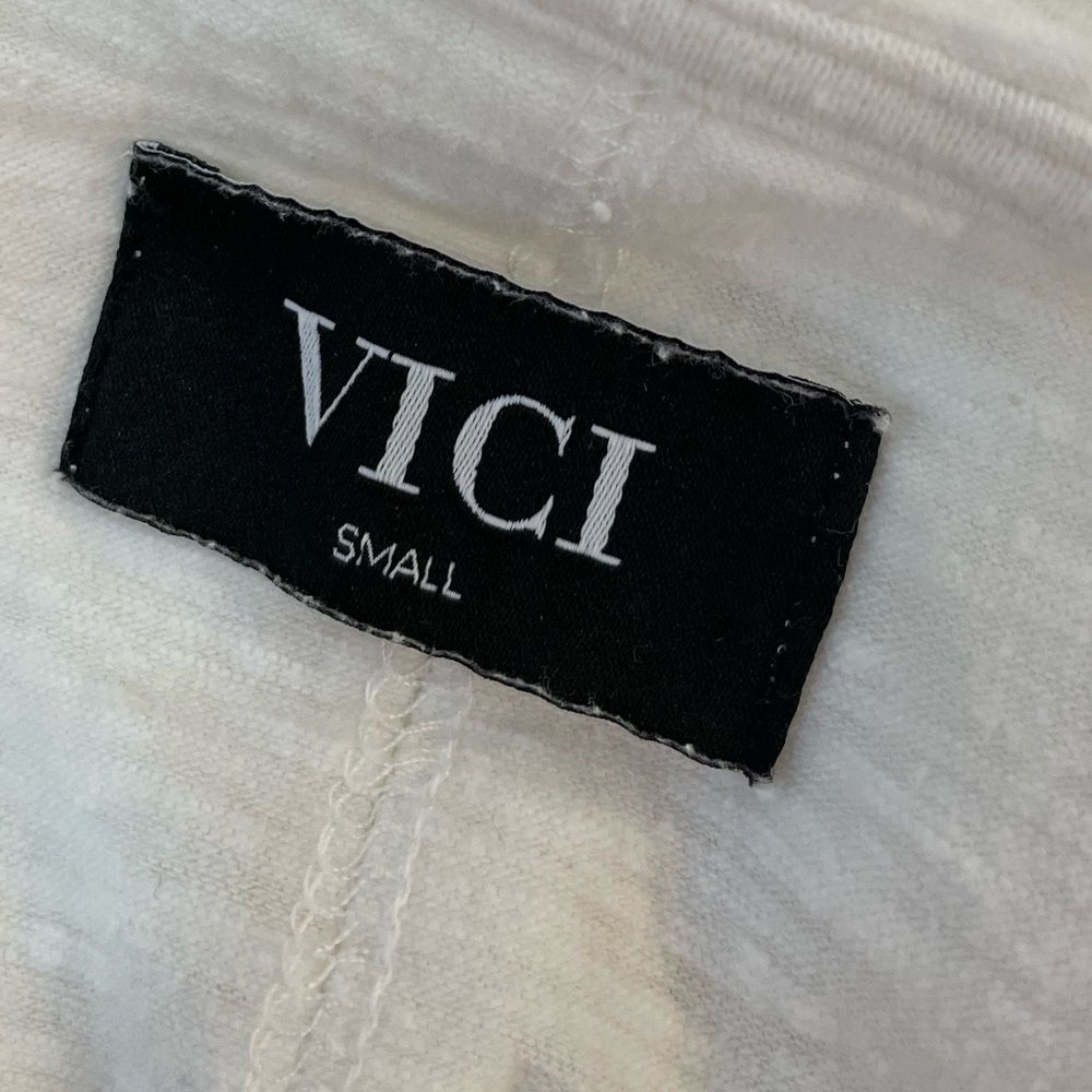 VICI - Amazing Oversized White Sweater with Boho layered Sleeves and raw seams. - Picture 9 of 10